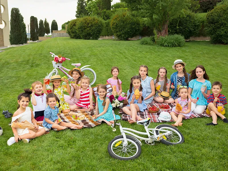 Coordinating playdates with other parents